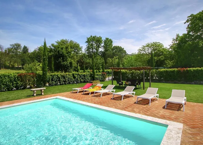 A Cottage Wrapped In Cypress Dreams 펜션 루치냐노