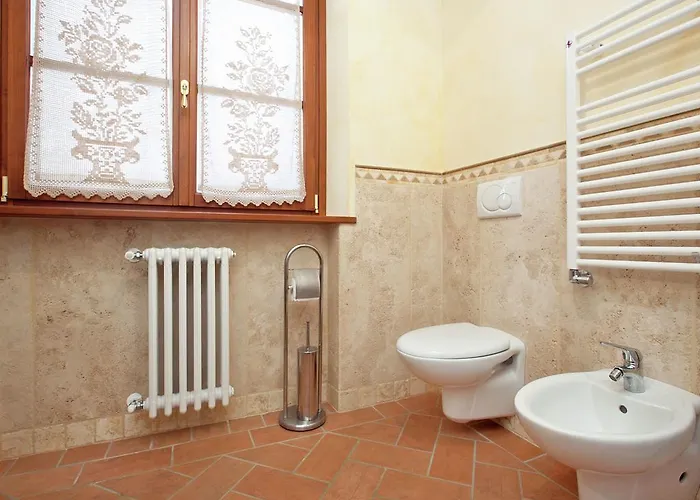 펜션 A Cottage Wrapped In Cypress Dreams 루치냐노