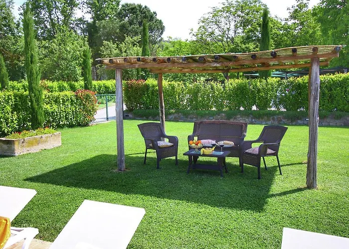 A Cottage Wrapped In Cypress Dreams Nyaraló Lucignano