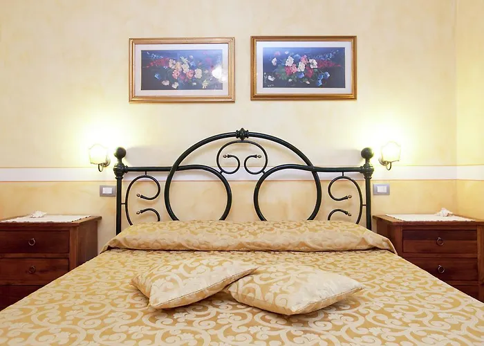 A Cottage Wrapped In Cypress Dreams Nyaraló Lucignano